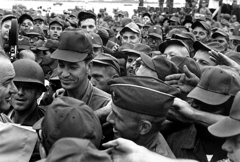 800px-Lyndon_Johnson_greets_American_troops_in_Vietnam_1966