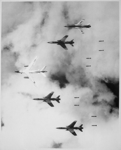 lossy-page1-483px-Flying_under_radar_control_with_a_B-66_Destroyer_Air_Force_F-105_Thunderchief_pilots_bomb_a_military_target_through_low_-_NARA_-_541862.tif_