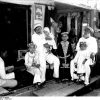 769px-Bundesarchiv_Bild_105-DOA0390_Deutsch-OstafrikaIndische_Kaufmannsfamilie