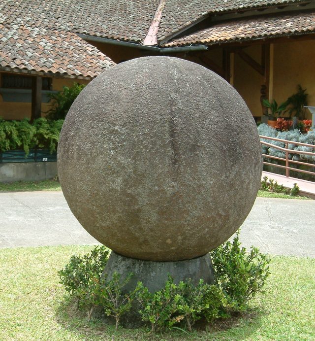 A Costa Rican stone sphere at the Museo Nacional in San José (Wikipedia/user: User:matanya)
