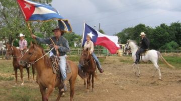 The Cuban and Texas flags flying together during a pleasure ride outside of Havana. This event (minus the Texas flag) made page 3 of the NY Times on November 12, 2007.