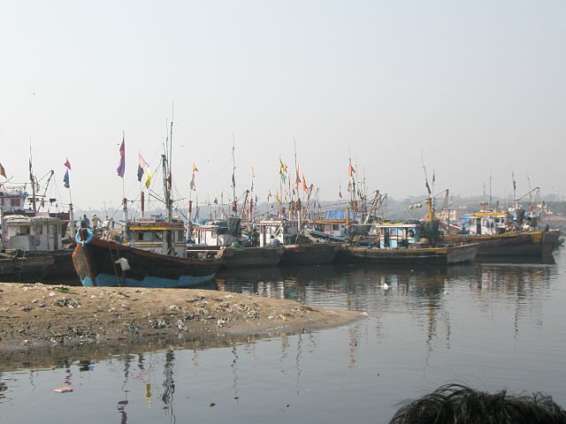 Fishing boats in Versova. Via Wikimedia Commons. 