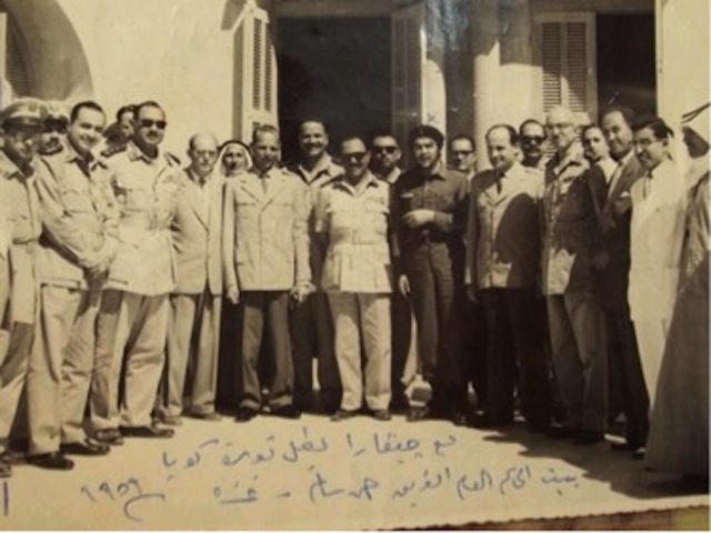 The handwritten text reads- “With Guevara, hero of the Cuban Revolution. Mansion of the Governor General, Lieutenant General Ahmad Salim. Gaza, 1959." Via Wikimedia Commons