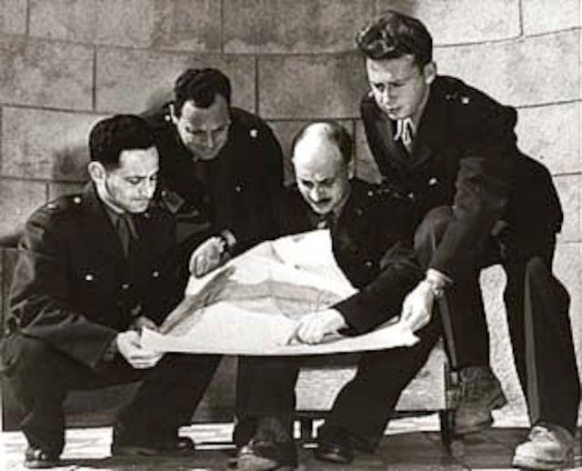The Israeli delegation to the 1949 Armistice Agreements talks. Left to right- Commanders Yehoshafat Harkabi, Aryeh Simon, Yigael Yadin, and Yitzhak Rabin (1949). Via Wikipedia.