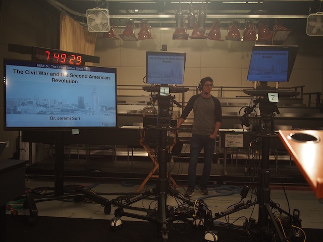 A view of the studio used to film the lectures. 