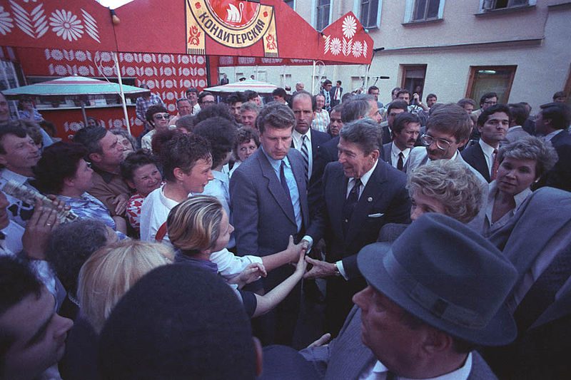 800px-Gorbachev_and_Reagan_1988-2