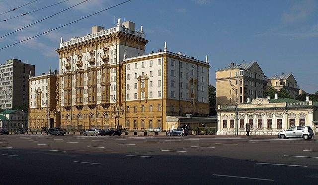 Image of US Embassy in Moscow (Via Wikimedia Commons) 