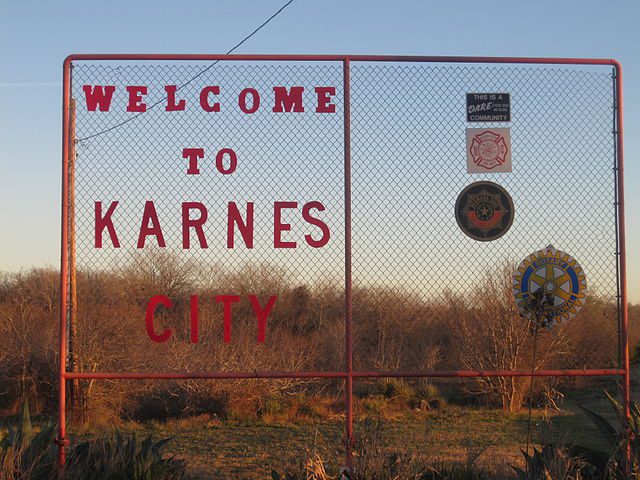 Welcome Sign to Karnes City, Texas. Via Wikimedia Commons.