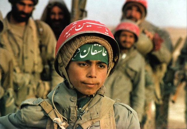 Iranian-volunteer-children-in-front-line-of-the-war.jpg