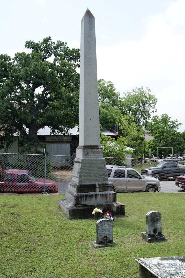 Picture of an obelisk dedicated by the United Daughters of the Confederacy in 1909 to General Tom Green, an officer in the Republic of Texas army and a Confederate general who was killed in action in 1864.