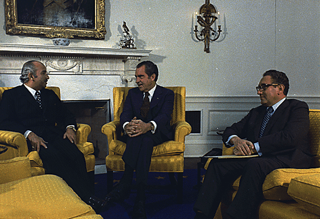 Meeting in the Oval Office between Richard Nixon, Henry Kissinger, and Egyptian Foreign Minister Ismail Fahmi, 31 October 1931. Via Wikipedia.