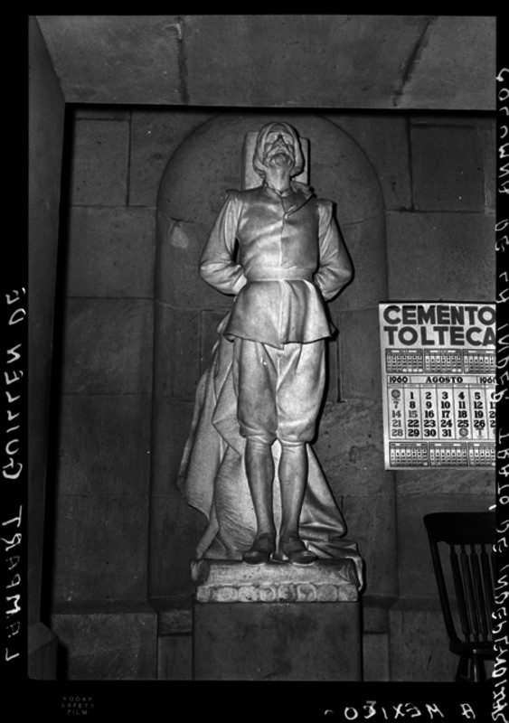  Statue of Guillerme de Lampart inside the Monumento a la Independencia  