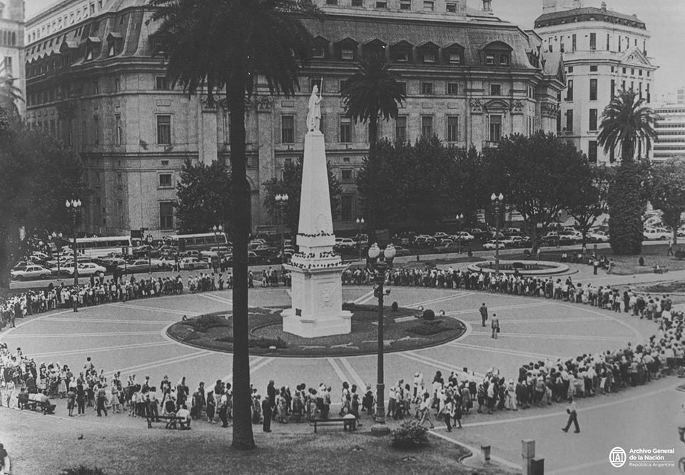 Las Madres de la Plaza de Mayo holding weekly vigil in front of the Casa Rosada, ca. 1979.