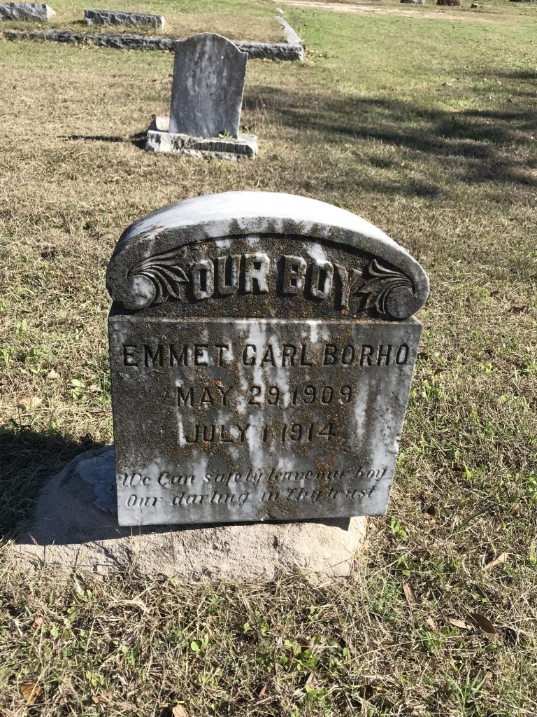 A headstone bearing the inscription: "OUR BOY Emmet Carl Borho May 29 1909 July 1 1914 We Can safely leave our boy Our darling in Thy trust."
