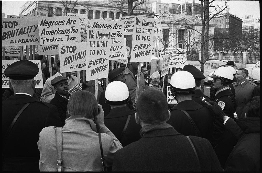 African American demonstrators outside the White House, protesting police brutality against civil rights demonstrators in Selma, Alabama, 3.12.1965