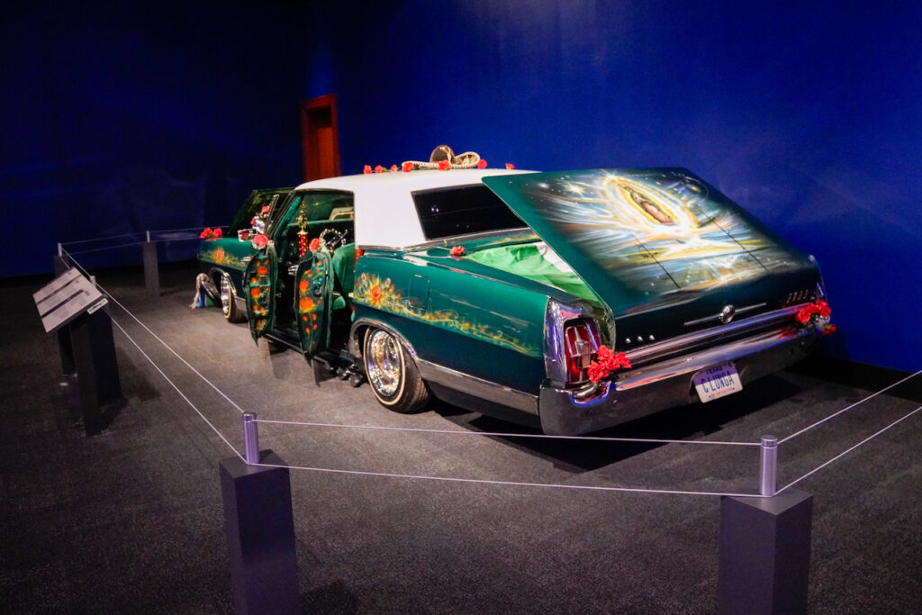 1967 Ford LTD. Green. Image from Bullock Museum for Review of Carros y Cultura