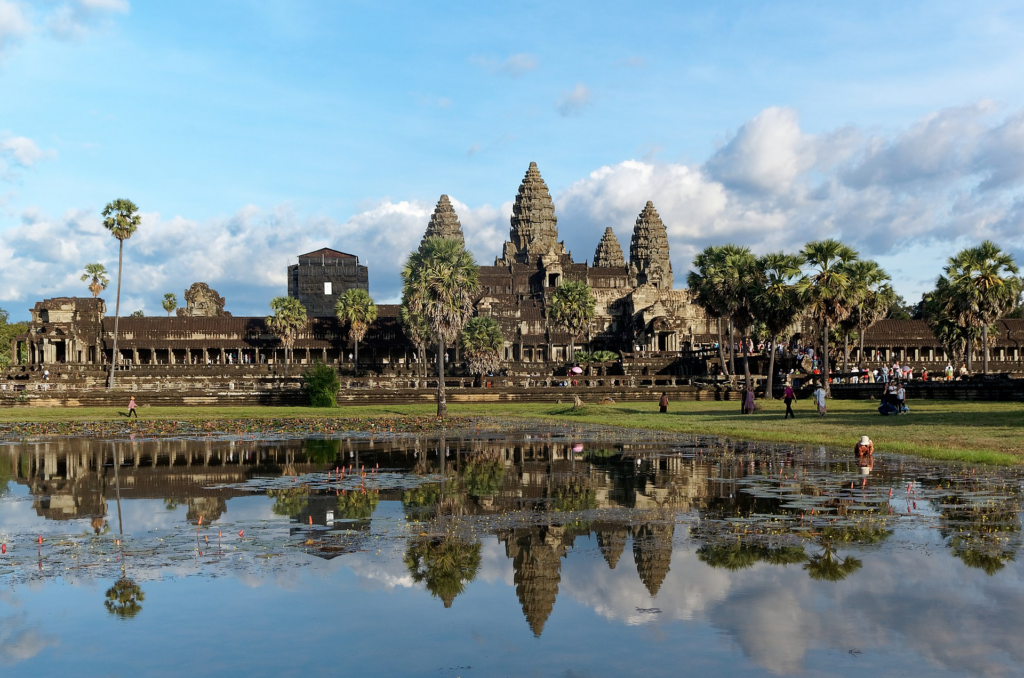 View of the central structure of Angkor Wat, with a body of water in the middle. 